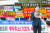 각종 사모펀드 피해자들이 지난달 30일 오후 서울 여의도 금융감독원 앞에서 사모펀드 책임 금융사 강력 징계 및 계약취소(100% 배상) 결정을 촉구하는 기자회견을 하고 있다. 뉴스1