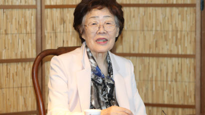 이용수 할머니, 일본 원폭피해자에 마스크 보낸다