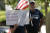 지난달 26일(현지시간) 미국 노스캐롤라이나에서 마스크 착용 지침에 반대하는 시위가 열리고 있다. 한 여성이 '내 몸은 내 선택'이라면서 마스크 거부 의사가 담긴 피켓을 들고 있다. [AP=연합뉴스]
