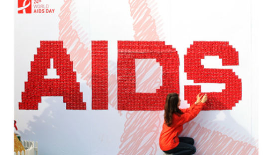 에이즈 일으키는 HIV 감염경로 동성간 성접촉 50% 이상 차지