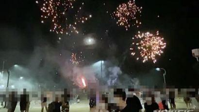 해운대서 '美독립기념일 파티'···시민 향해 폭죽 쏜 외국인들