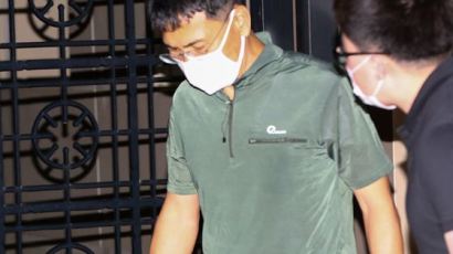 '모친상' 안희정 임시 석방···광주교도소서 곧장 빈소 향했다