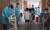 5일 서울 중랑구 묵현초등학교에 마련된 임시 선별진료소에서 학생들이 검사를 기다리고 있다.   서울 중랑구는 묵현초 학생 1명이 신종 코로나바이러스 감염증(코로나19) 확진 판정을 받았다고 전날 밝혔다. 연합뉴스