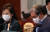 7일 오전 청와대에서 열린 제35회 국무회의에서 김현미 국토교통부 장관(왼쪽)과 노영민 비서실장이 자리에 앉아 회의 시작을 기다리고 있다. [청와대사진기자단]