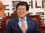 박병석 국회의장이 7일 오후 서울 여의도 국회 의장실에서 허태정 대전시장의 예방을 받고 대화를 나누고 있다. 뉴스1