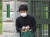 손정우씨가 지난 6일 오후 법원의 미국 송환 불허 결정으로 석방되어 경기도 의왕 서울구치소를 나서고 있다. 연합뉴스