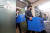 지난 5월 22일 오후 경기도 과천시 신천지 총회본부에서 압수수색을 마친 검찰이 압수품이 담긴 상자를 가져나오고 있다. 연합뉴스