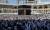 이슬람교 성지인 메카를 찾아서 기도하고 있는 무슬림들. 일상에서도 무슬림들은 메카를 향해서 기도르 한다. [중앙포토]