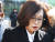 올해 2월 정치자금법 위반 혐의로 기소된 은수미 성남시장이 2심 재판부로부터 당선무효형을 받은 뒤 법원을 떠나는 모습. [연합뉴스]
