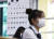 지난달 3일 오전 경기도의 한 고등학교에서 마스크를 쓴 학생들이 수업을 듣고 있다. 연합뉴스