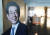 박원순 서울시장이 실종신고 7시간만에 사망한 채 발견된 가운데 10일 오전 서울시청 시장실 앞에 환하게 웃고 있는 박 시장의 사진이 보이고 있다. 뉴스1