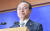 4월 23일 오거돈 전 부산시장이 기자회견을 열어 시장직 사퇴 의사를 밝힌 뒤 울먹이고 있다. 송봉근 기자
