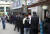 공적마스크 5부제가 시행된 지난 3월 9일 오전 서울 종로구 직장 밀집 구역에 위치한 약국에서 시민들이 마스크를 구매하기 위해 줄을 서 있다. 뉴스