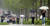 장맛비가 내린 10일 서울 서대문구 연세대학교에서 학생들이 우산을 쓰고 발걸음을 재촉하고 있다. 뉴스1