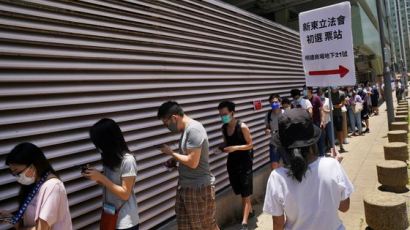 홍콩서 코로나 격리시설 이송되던 한국인 이탈···이번이 3번째