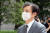 '유재수 감찰무마 혐의'를 받고 있는 조국 전 법무부 장관이 3일 오후 서울 서초구 중앙지방법원에서 열린 뇌물수수 등 혐의에 관한 4회 공판에 출석하고 있다. 뉴스1