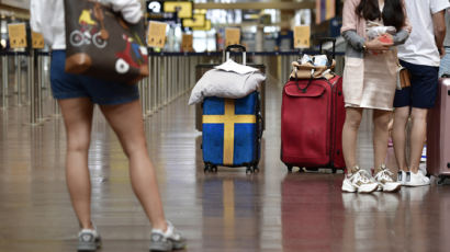 집단면역 실패, 경제 허우적···국경 여는 유럽서 왕따된 스웨덴