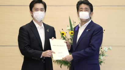 "코로나 대응 경의 표한다" 아베, 오사카 지사 치켜세운 이유는?
