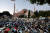 아애 소피아의 모스크호ㅓㅏ가 결정된 지난 10일 주민들이 그팡 광장에서 노상 예배를 드리고 있다. 로이터=연합뉴스 