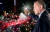2017년 대선과 총선에서 모두 승리한 레제프 타이이프 에르도안 터키 대통령이 6월 25일 수도 앙카라에서 지지자들을 향해 손을 흔들고 있다. AP=연합뉴스