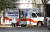 지난 15일(현지시간) 미국 플로리다주의 한 병원에서 코로나19 환자를 앰뷸런스로 이송하고 있다. [로이터=연합뉴스]