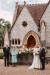 17일 결혼한 베아트리체 영국 공주와 신랑 에드왈드가 엘리자베스 여왕 부부와 왕실 교회 앞에서 기념촬영을 하고 있다. [로이터=연합뉴스]