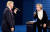 2016년 10월 9일 미 대선토론에서 당시 도널드 트럼프 공화당 후보와 힐러리 클린턴 민주당 후보가 서로 마주보며 격론을 벌이고 있다. [AP=연합뉴스]