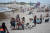 18일(현지시간) 미국 남부 플로리다주의 마이애미비치 해변에서 피서객들이 일광욕을 즐기고 있다.[EPA=연합뉴스]