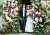 영국 엘리자베스 여왕의 손녀 베아트리체 공주와 신랑 에드왈드가 17일 윈저성의 왕실교회에서 결혼식을 올렸다. [AP =연합뉴스]