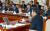 2004년 10월 28일 당시 노무현 대통령은 행정수도 이전에 대한 헌법재판소 위헌 결정 이후 시·도지사의 간담회를 열고 대책을 논의했다. [중앙포토]