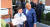 2018년 3월 앨라배마주 셀마의 한 교회에서 민주당 하원의원인 존 루이스와 당시 10세였던 소년 타이브리 파우가 만나 기념 사진을 찍고 있다. [CNN 홈페이지 캡처]