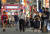지난 20일 일본 도쿄의 대표적 번화가인 신주쿠 가부키초 거리에 시민들이 지나다니고 있다. [EPA=연합뉴스]