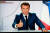 프랑스 마크롱 대통령이 7500억 유로 기금 합의 직후 방송에 출연해 엄지손가락을 들어보이고 있다. AFP=연합뉴스