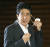 아베 신조 일본 총리가 22일 오전 일본 총리관저에서 기자들의 질문에 답하기에 앞서 마스크를 벗고 있다. [교도=연합뉴스]