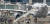 24일 오전 공군 공중급유기 '시그너스'(KC-330)를 타고 인천공항에 도착한 이라크 파견 근로자들이 급유기에서 내리고 있다. 연합뉴스
