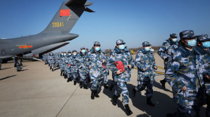 군복입은 사진 들통…미·중 영사관 전쟁 촉발시킨 중국인 넷
