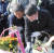 2016년 1월 당시 국민의당 안철수 의원(오른쪽)과 한상진 공동창당준비위원장이 김해 봉하마을을 방문해 노무현 전 대통령 묘소를 참배하고 있다