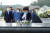 문정복 민주당 의원이 지난 5월 당선인 신분으로 광주 북구 국립 5·18민주묘지에서 분향하고 있다. [뉴스1] 