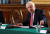 보리스 존슨 영국 총리가 21일(현지시간) 런던 외무부 청사에서 코로나19 사태로 지난 3월 중순 이후 첫 대면 내각회의를 주재하고 있다. 로이터=연합뉴스