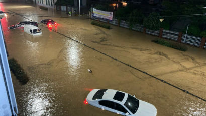 기록적 폭우 지나간 자리… 5명 목숨 잃고 방방곡곡 침수 피해