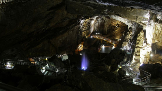 입ㆍ출구 다른 동굴관광, ‘온택트’ 버스킹…비대면 관광상품 ‘봇물’