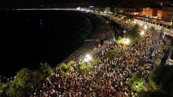 해변 노마스크 댄스파티···프랑스·스페인 하루 수천명 코로나 확진
