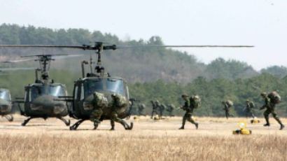 지구 약 3500바퀴 거리 돈 육군 UH-1H 헬기, 역사 속으로