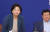 더불어민주당 남인순 최고위원(왼쪽)이 지난 24일 국회에서 열린 최고위원회의에 참석하고 있다. [연합뉴스]