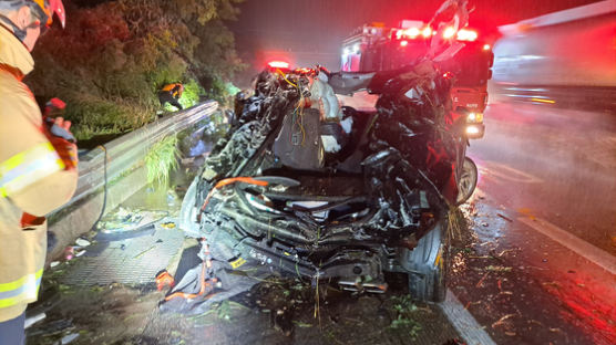 호남고속도로서 빗길 교통사고, 차량 전복으로 3명 사망 1명 부상