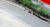 중국 충칭에서 싱크홀이 발생해 행인들이 갈라진 땅 속으로 추락하고 있다. [유튜브 캡처] 