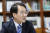 이원욱 더불어민주당 의원이 28일 국회 의원회관 사무실에서 중앙일보와 인터뷰를 하고 있다. 임현동 기자