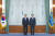 문재인 대통령(왼쪽)이 29일 청와대에서 이인영 통일부 장관에게 임명장을 수여한 뒤 기념사진을 찍고 있다. [청와대 제공]