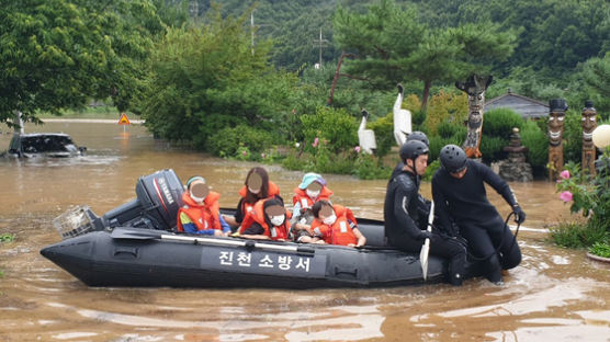 ‘청학동 훈장’ 김봉곤 서당 폭우로 고립…학생 등 11명 구조