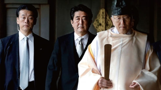 일본인 10명 중 8명 "전쟁 사죄 했다"… 58% "총리의 야스쿠니 신사 참배 찬성"